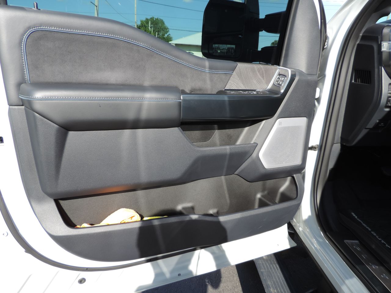 2025 Ford F-250 SD Crew Cab Platinum Tremor 4WD