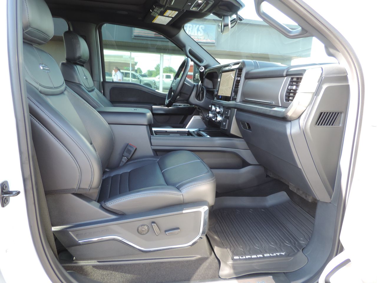 2025 Ford F-250 SD Crew Cab Platinum Tremor 4WD