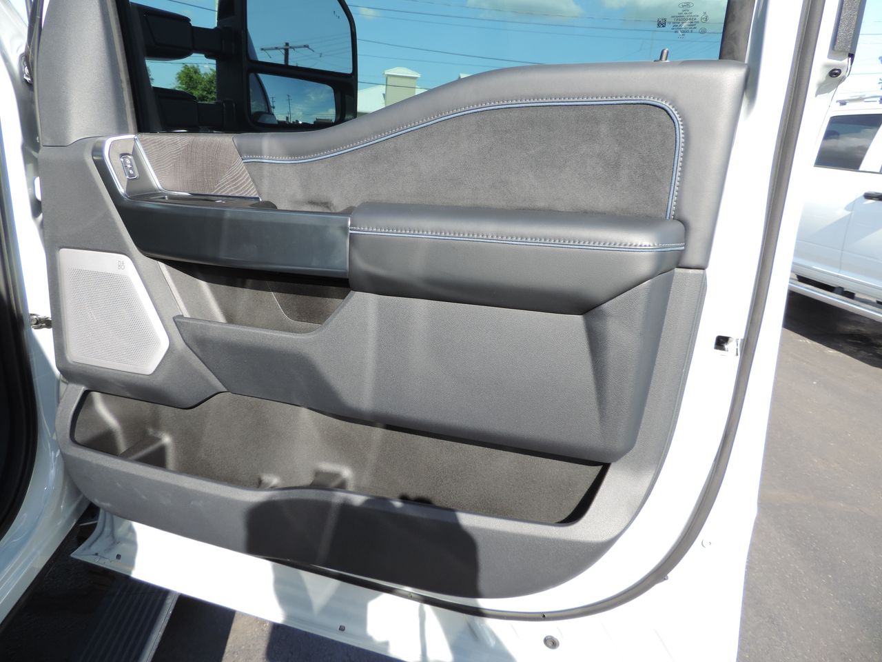 2025 Ford F-250 SD Crew Cab Platinum Tremor 4WD
