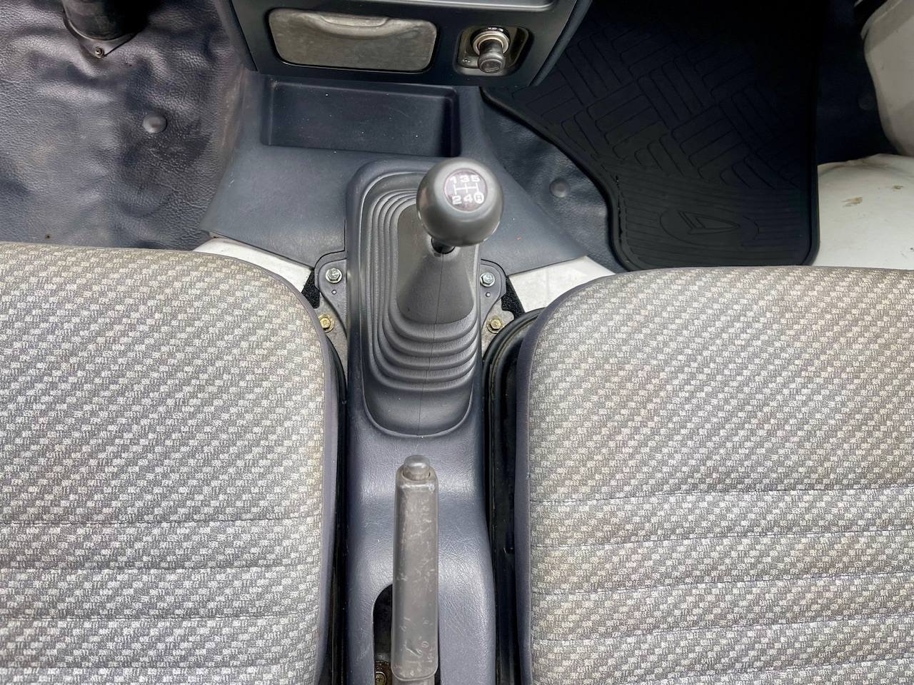 1999 Daihatsu Hi-Jet EFI DLI 4WD, 2Hi-4Hi, 5MT, ***Left Hand Drive***