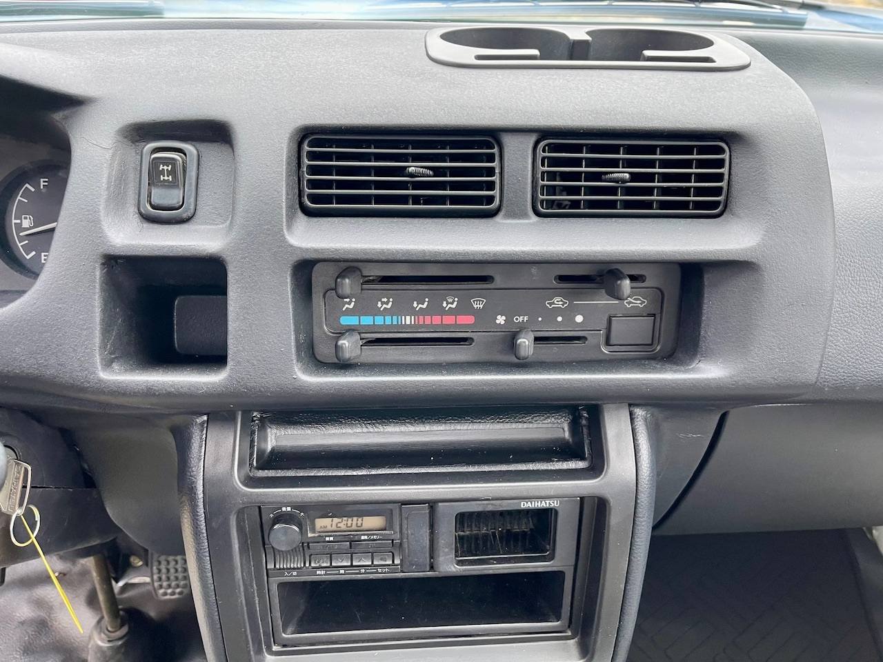 1999 Daihatsu Hi-Jet EFI DLI 4WD, 2Hi-4Hi, 5MT, ***Left Hand Drive***