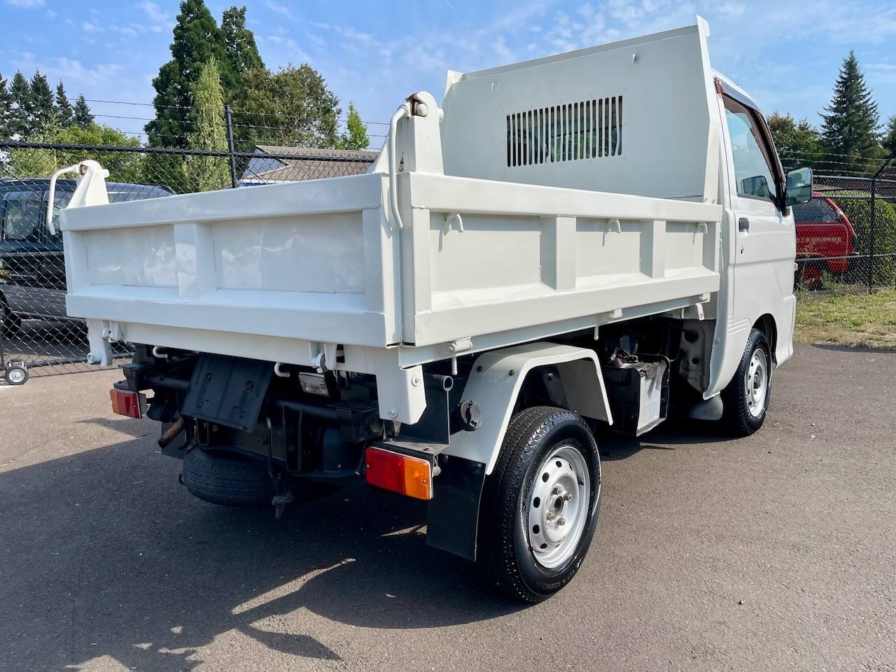 2000 Daihatsu Hi-Jet PTO HD Dump 4WD, 2Hi-4Hi-4Lo, AC, 5MT