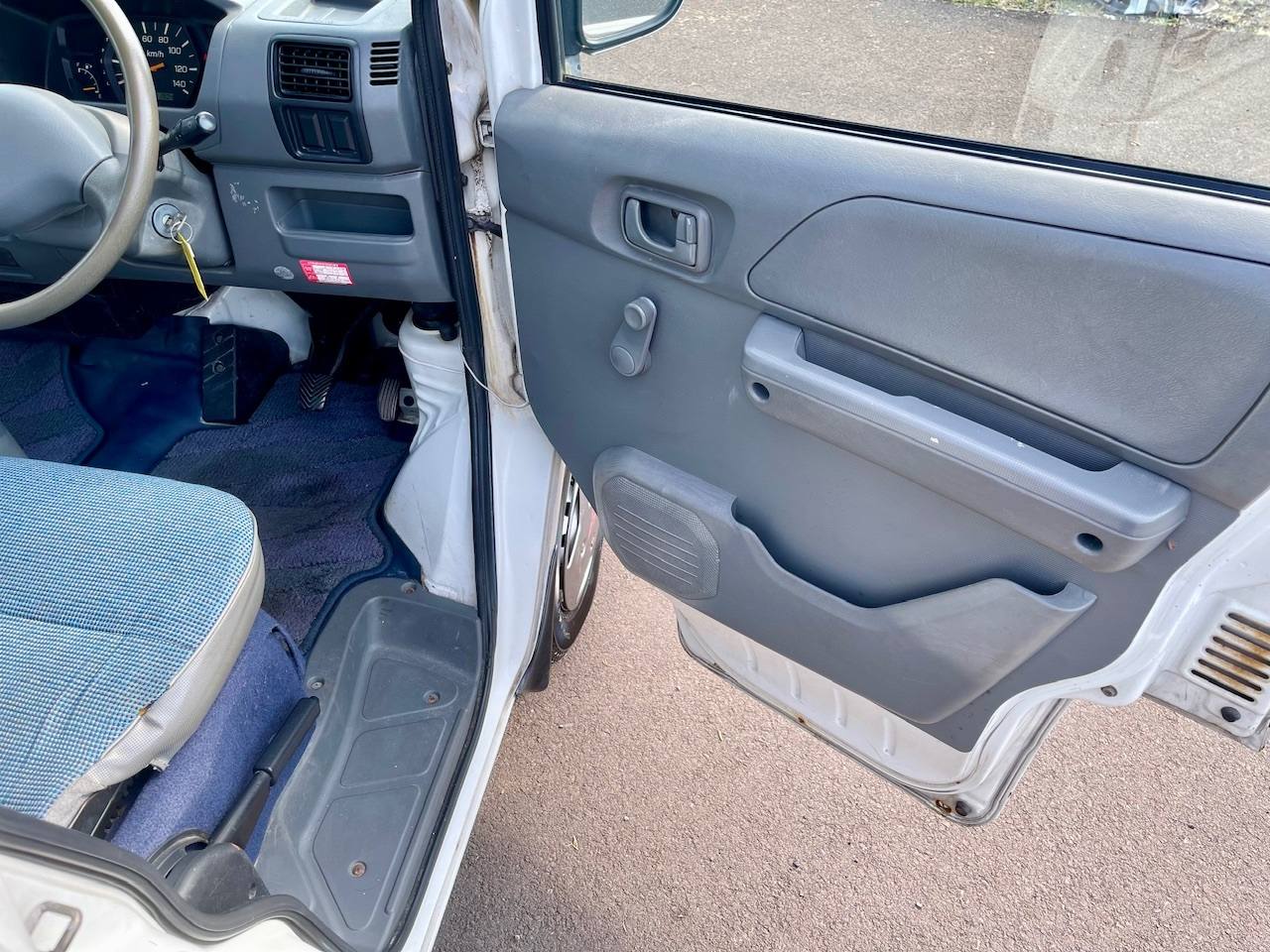 2000 Mitsubishi Minicab Special Edition RWD, PS, AC, Automatic, Rare!