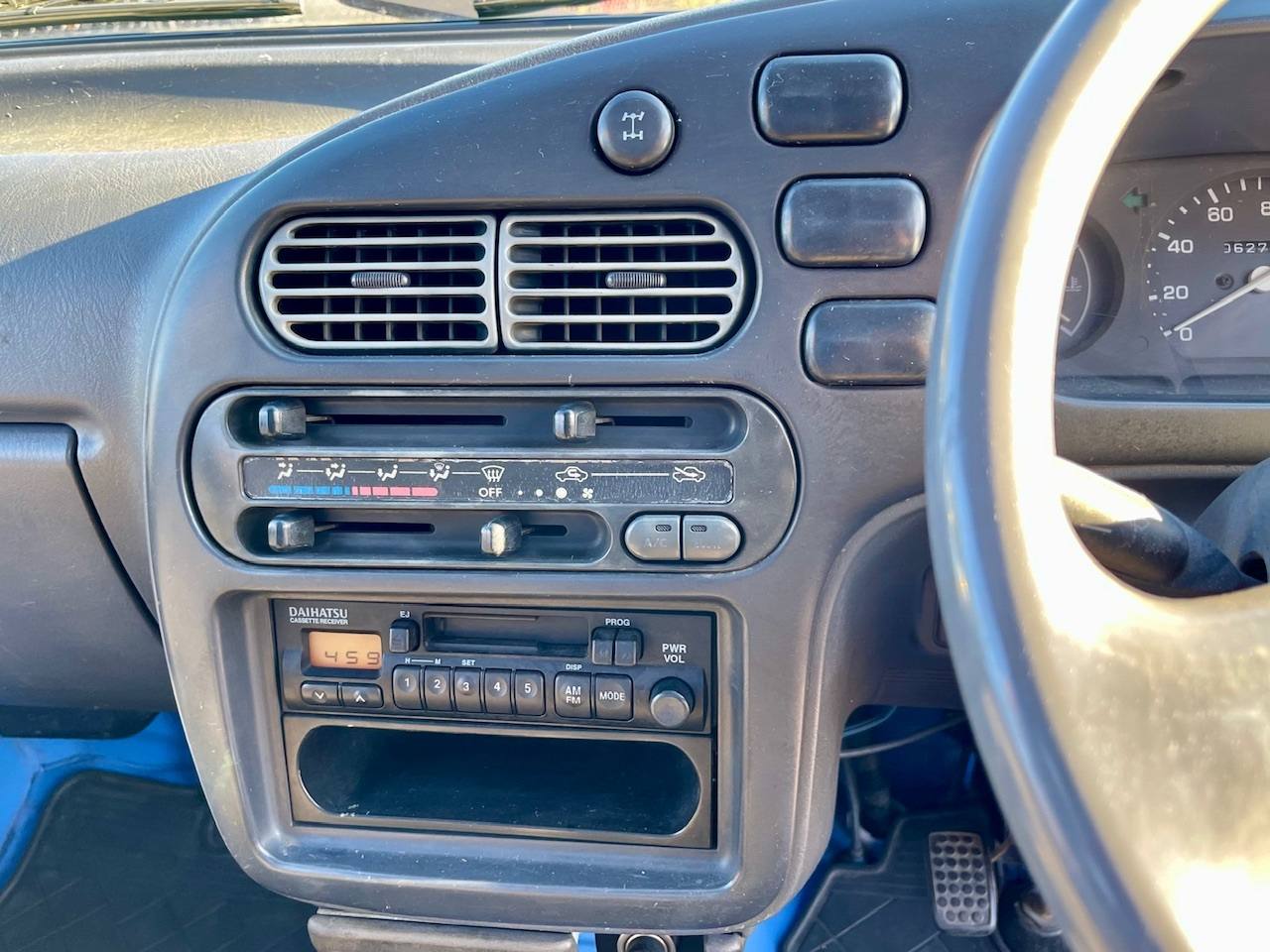 1998 Daihatsu Hi-Jet Dump 4WD, 2Hi-4Hi-4Lo, AC, 5MT, Difflock