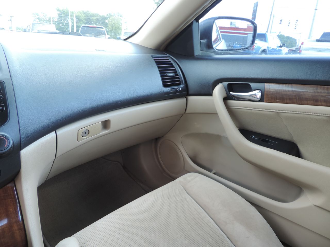 2004 Honda Accord LX Coupe AT 