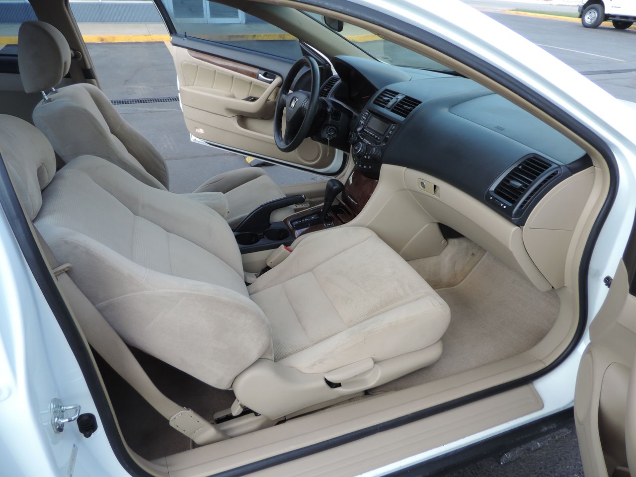 2004 Honda Accord LX Coupe AT 