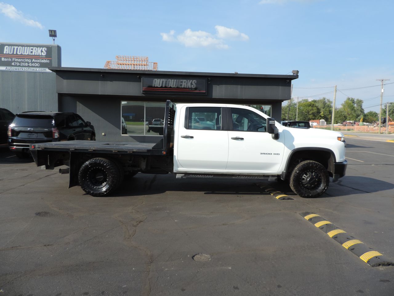 2023 Chevrolet Silverado 3500HD Crew Cab W/T Flatbed DRW 4WD