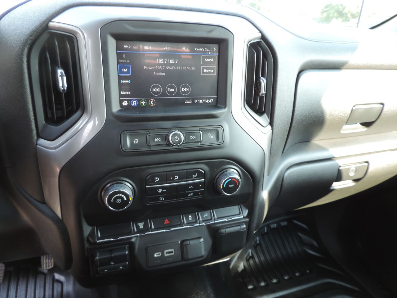 2023 Chevrolet Silverado 3500HD Crew Cab W/T Flatbed DRW 4WD