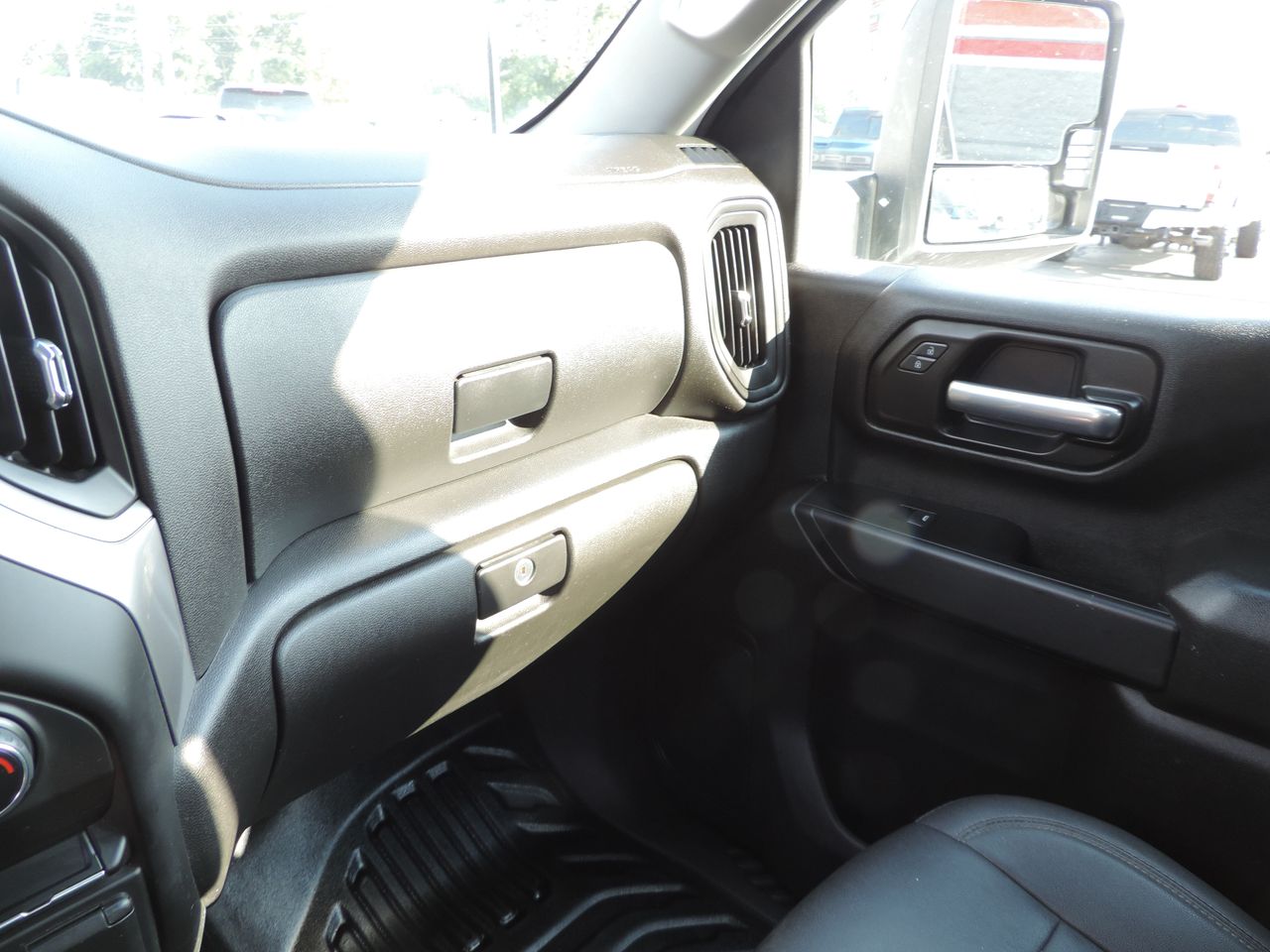 2023 Chevrolet Silverado 3500HD Crew Cab W/T Flatbed DRW 4WD