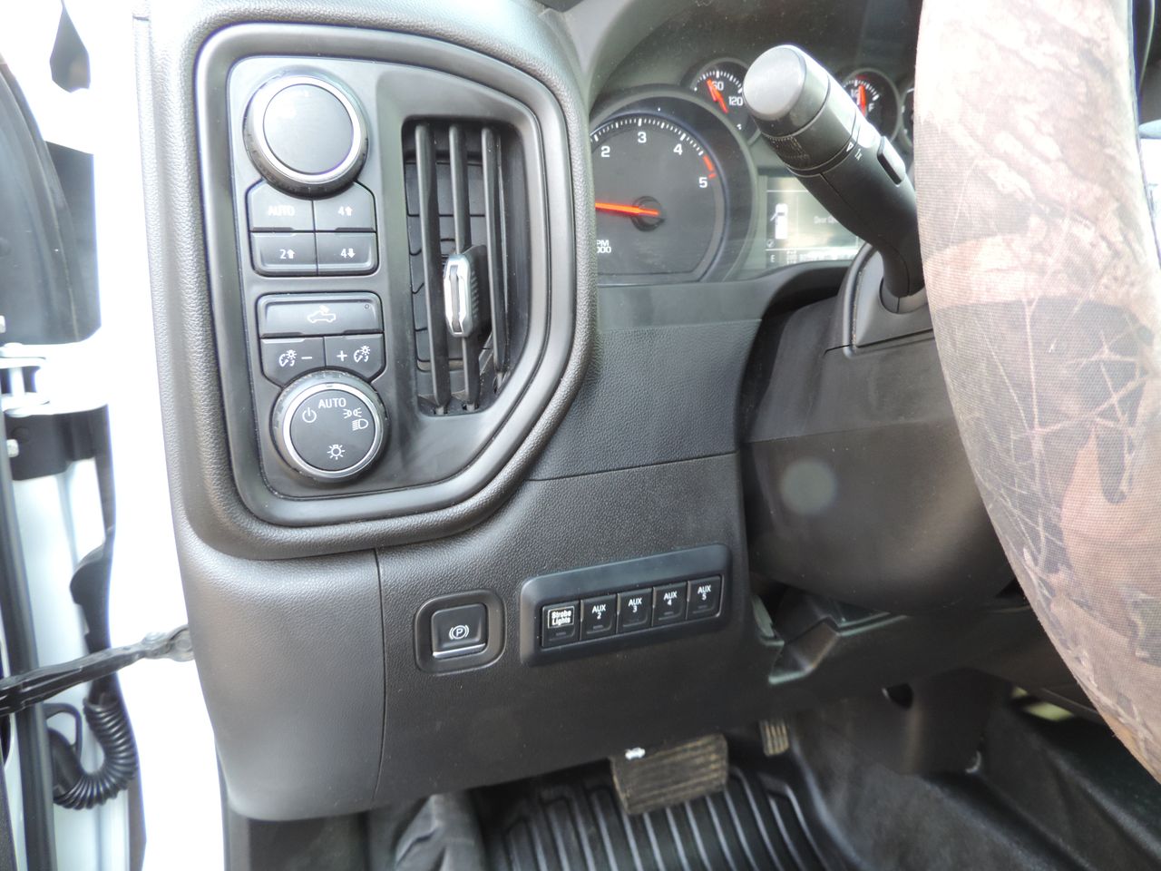 2023 Chevrolet Silverado 3500HD Crew Cab W/T Flatbed DRW 4WD