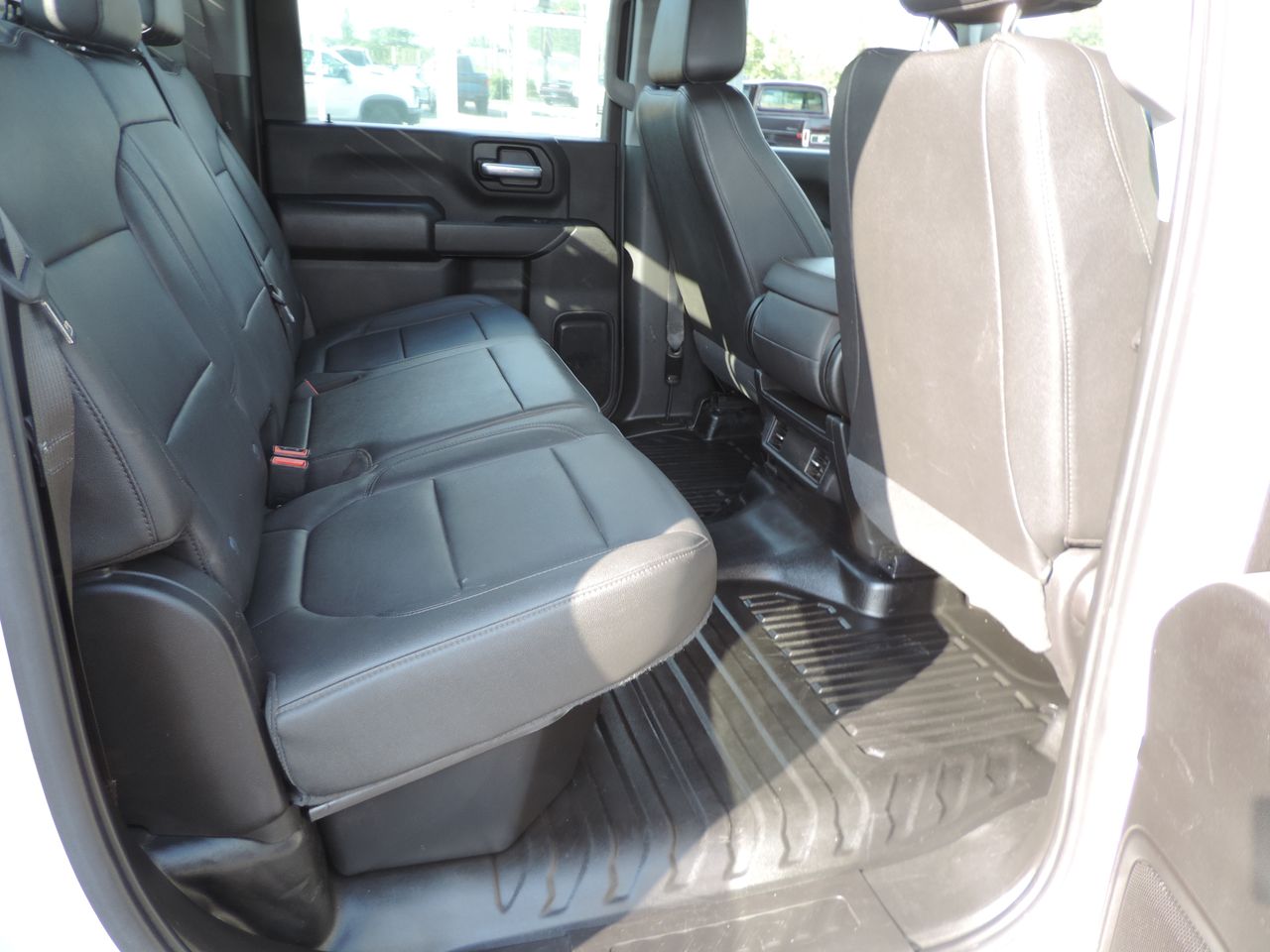 2023 Chevrolet Silverado 3500HD Crew Cab W/T Flatbed DRW 4WD