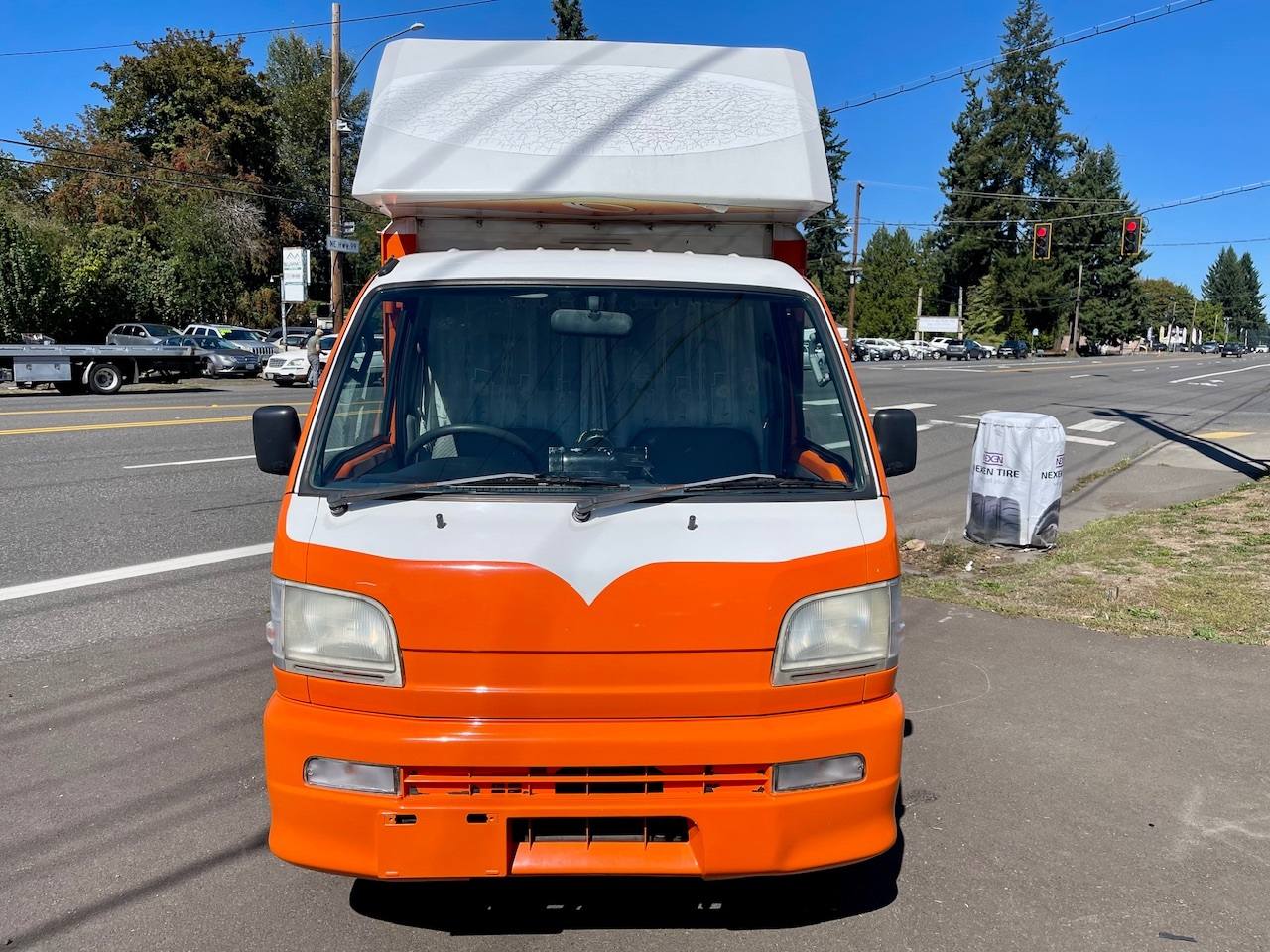 2000 Daihatsu Hi-Jet Hi-Roof Mobile Kitchen 2WD, AC, PS, Automatic
