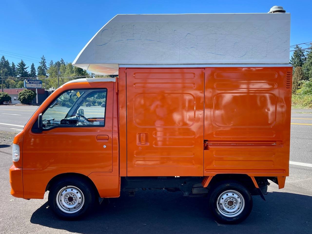 2000 Daihatsu Hi-Jet Hi-Roof Mobile Kitchen 2WD, AC, PS, Automatic