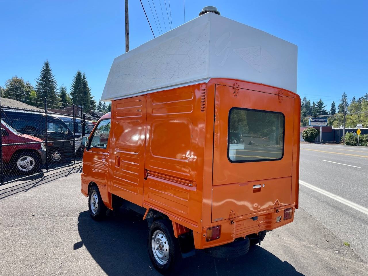 2000 Daihatsu Hi-Jet Hi-Roof Mobile Kitchen 2WD, AC, PS, Automatic