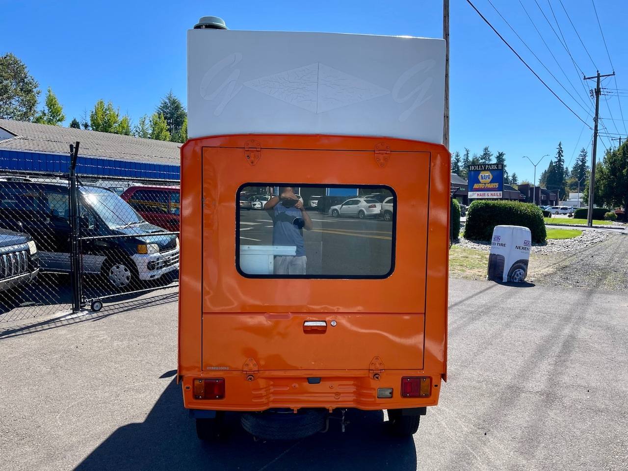 2000 Daihatsu Hi-Jet Hi-Roof Mobile Kitchen 2WD, AC, PS, Automatic