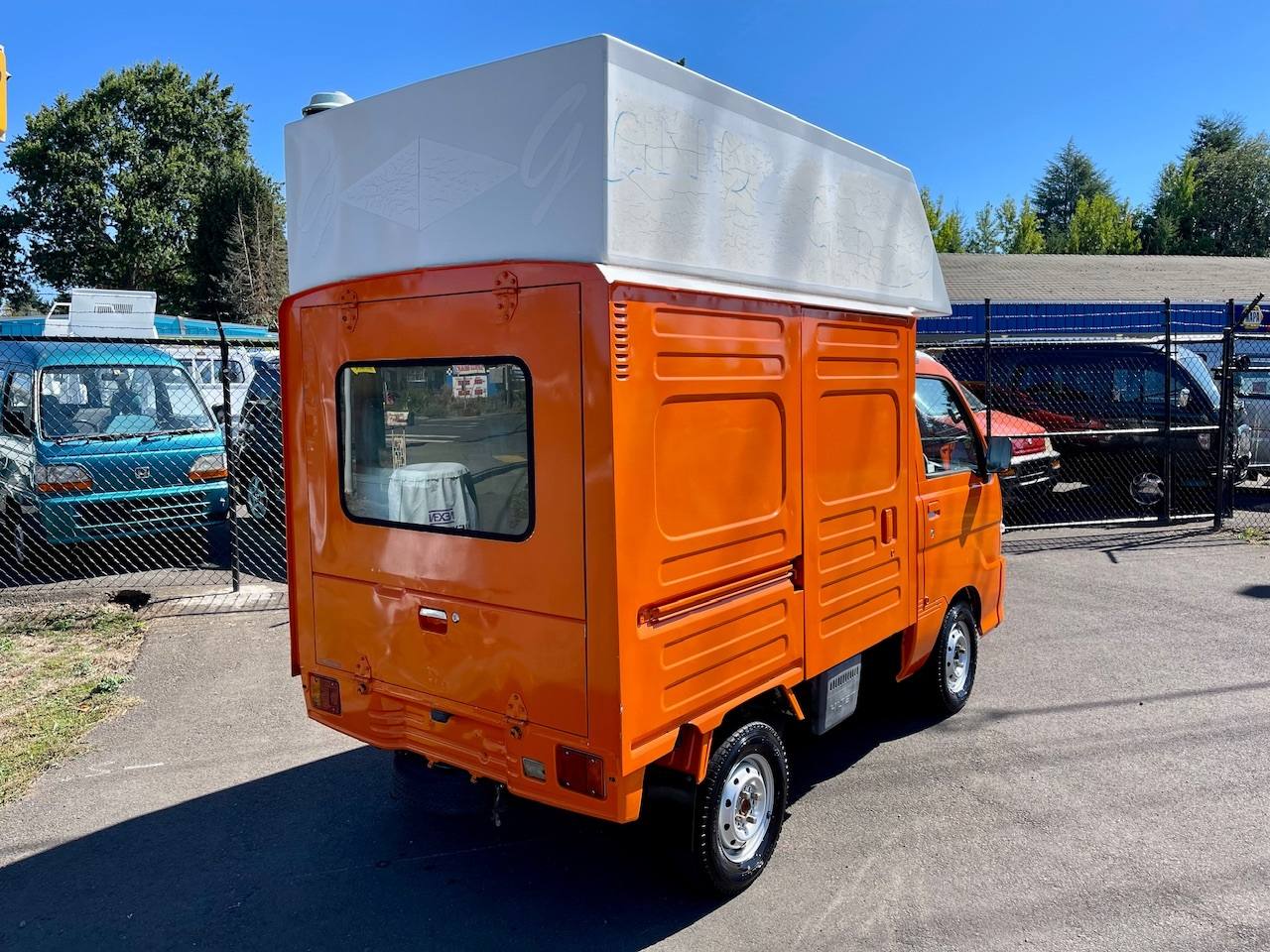 2000 Daihatsu Hi-Jet Hi-Roof Mobile Kitchen 2WD, AC, PS, Automatic