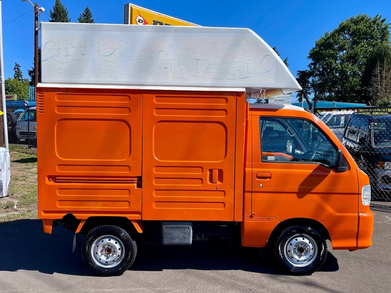 2000 Daihatsu Hi-Jet Hi-Roof Mobile Kitchen 2WD, AC, PS, Automatic