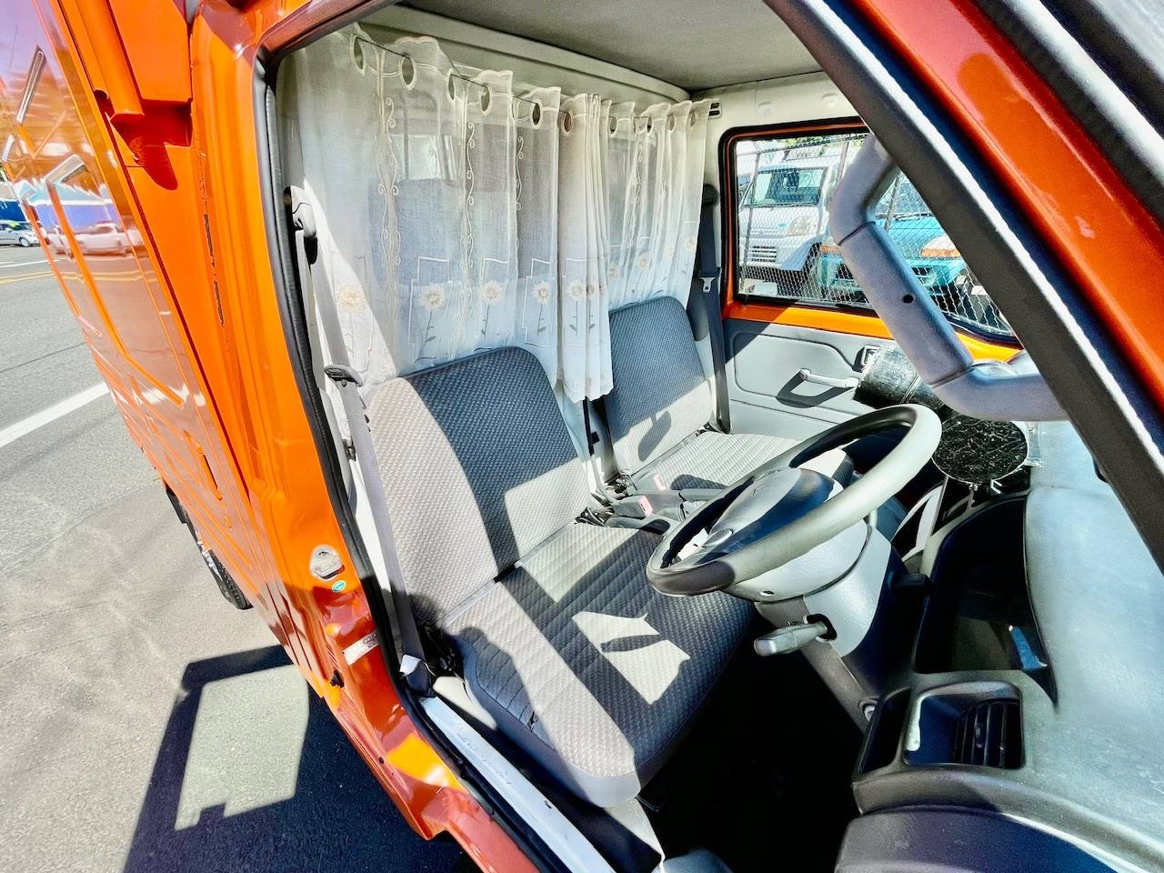 2000 Daihatsu Hi-Jet Hi-Roof Mobile Kitchen 2WD, AC, PS, Automatic