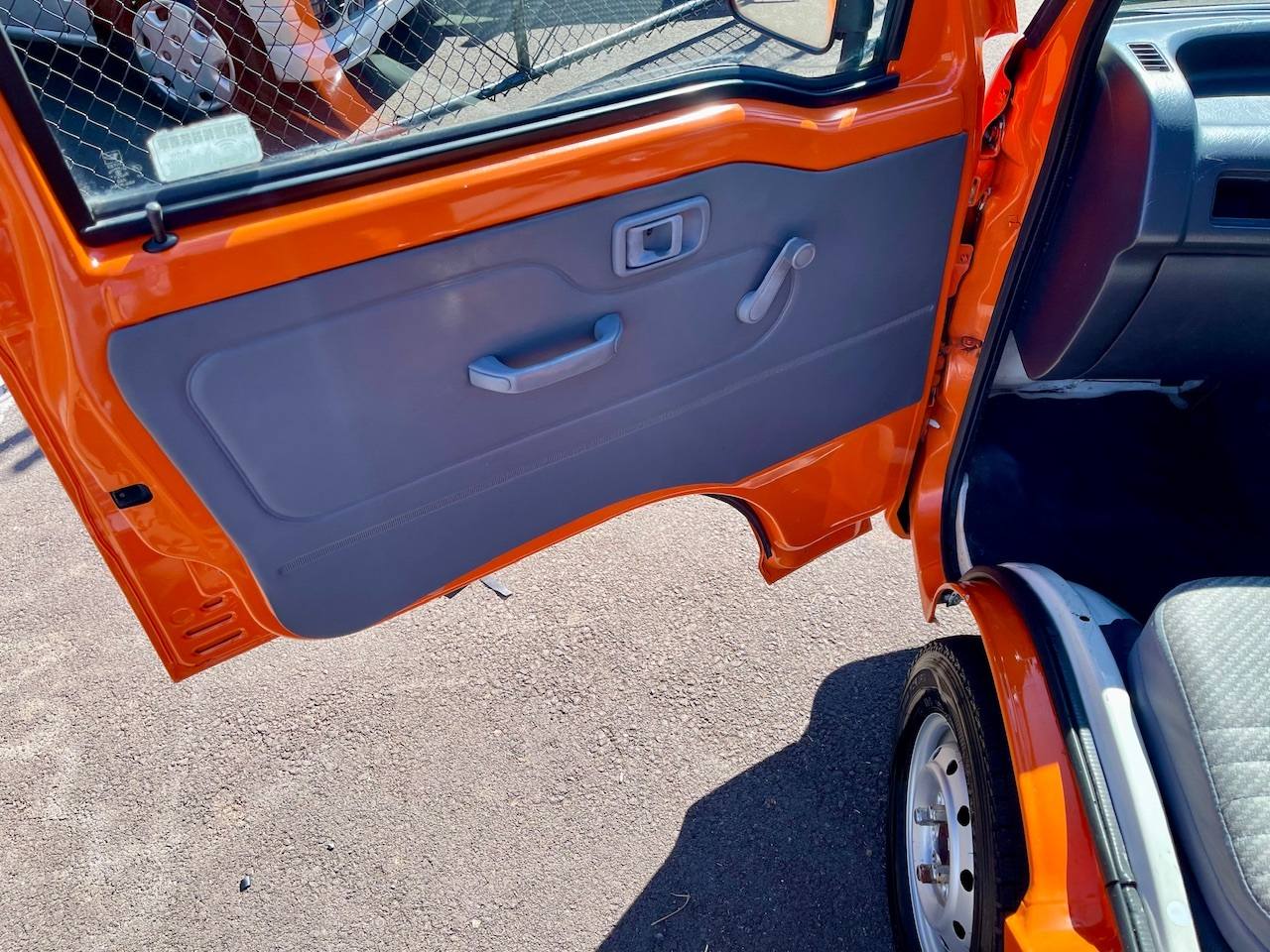 2000 Daihatsu Hi-Jet Hi-Roof Mobile Kitchen 2WD, AC, PS, Automatic