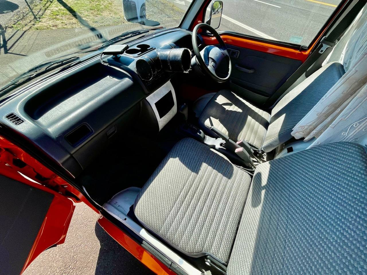 2000 Daihatsu Hi-Jet Hi-Roof Mobile Kitchen 2WD, AC, PS, Automatic