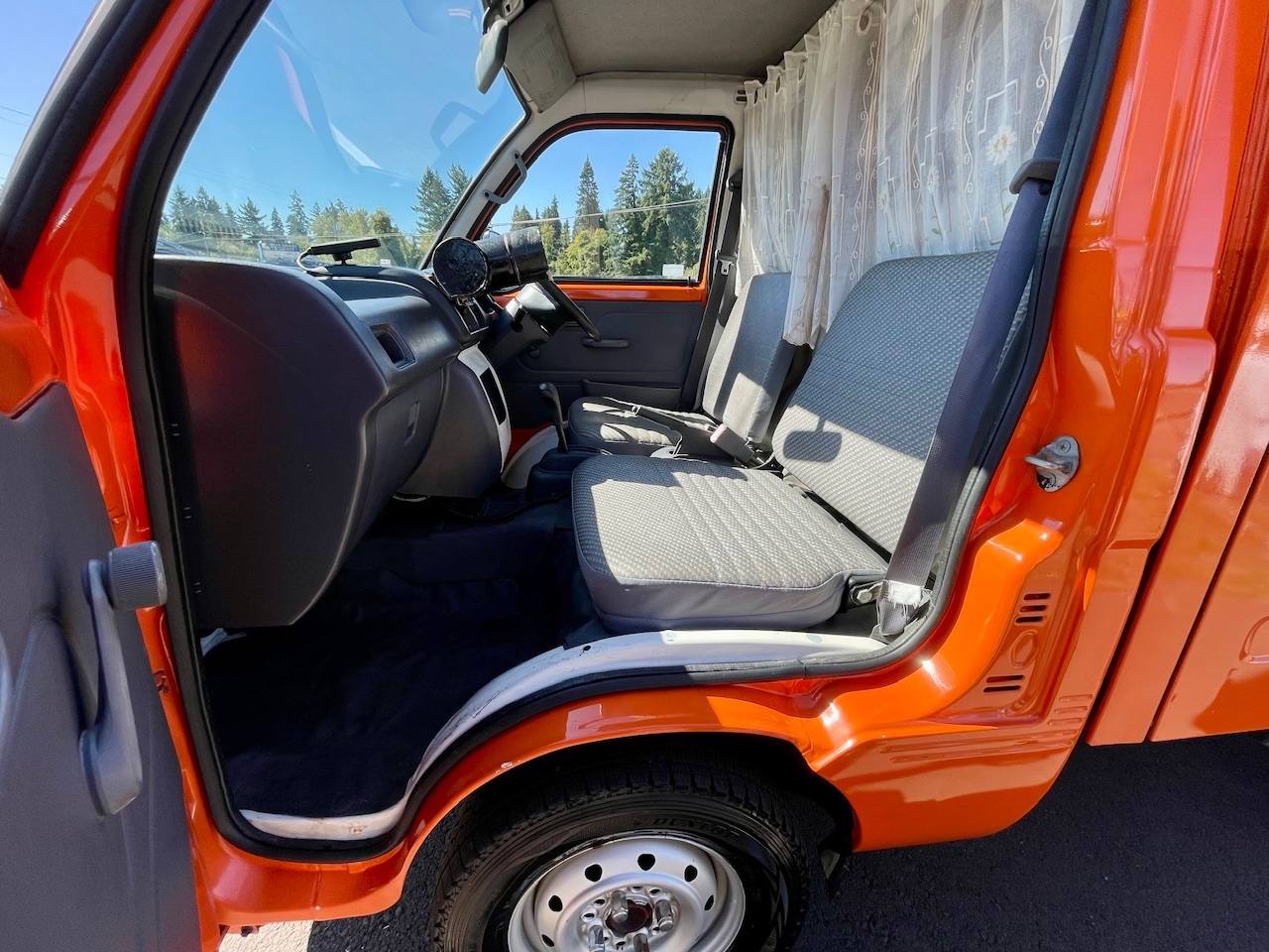 2000 Daihatsu Hi-Jet Hi-Roof Mobile Kitchen 2WD, AC, PS, Automatic