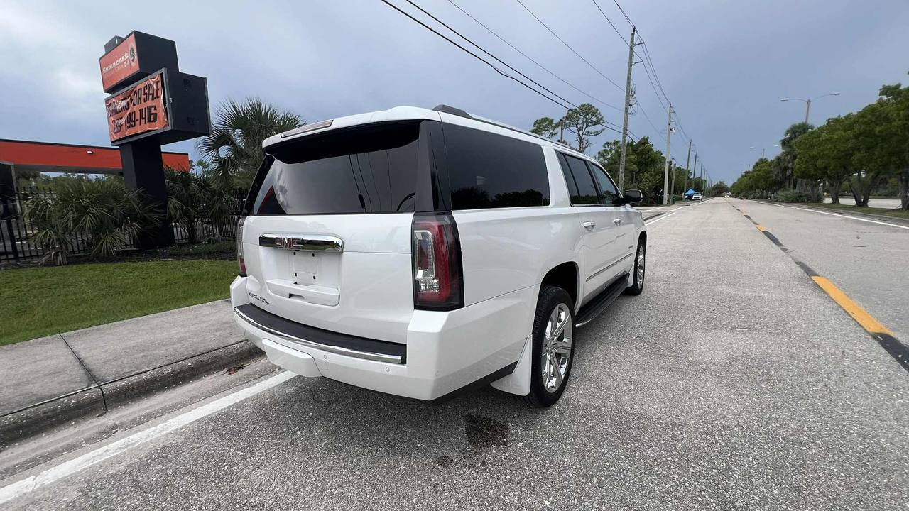2018 GMC Yukon XL Denali 4WD image 3