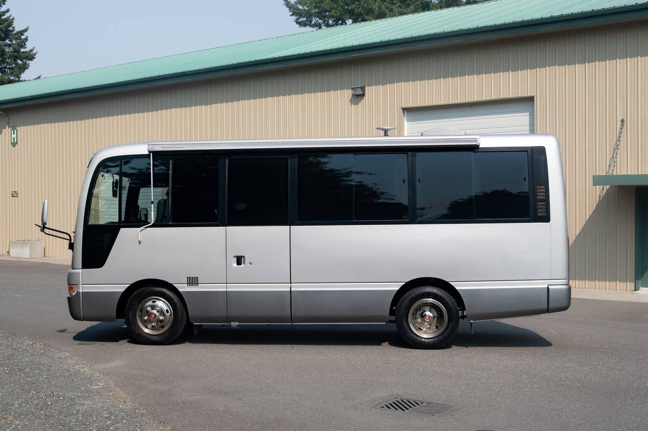 2000 Nissan Civilian Touring 9-Pass Camper  4.2L Diesel, Dually, Auto