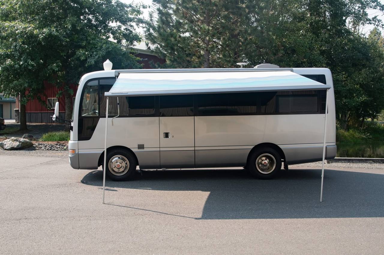 2000 Nissan Civilian Touring 9-Pass Camper  4.2L Diesel, Dually, Auto