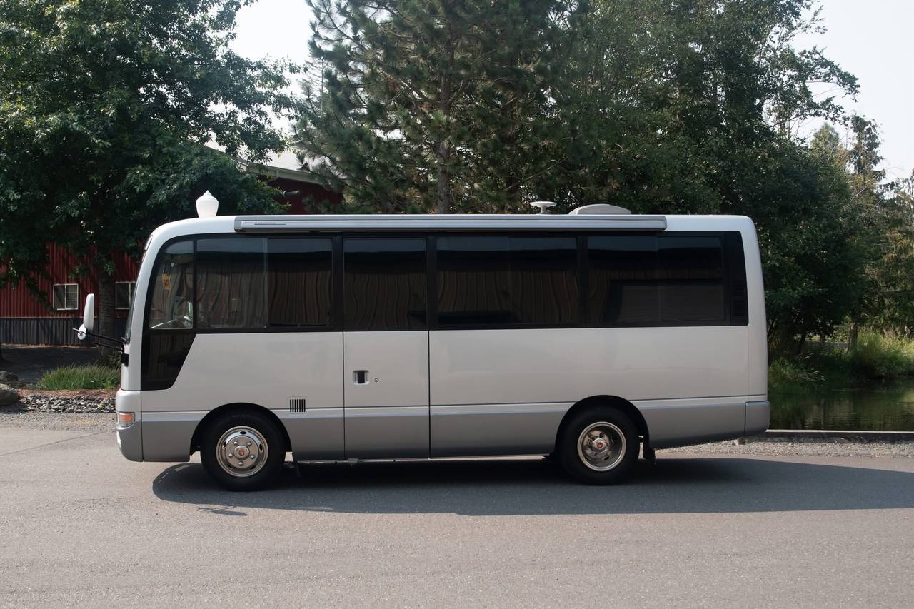 2000 Nissan Civilian Touring 9-Pass Camper  4.2L Diesel, Dually, Auto