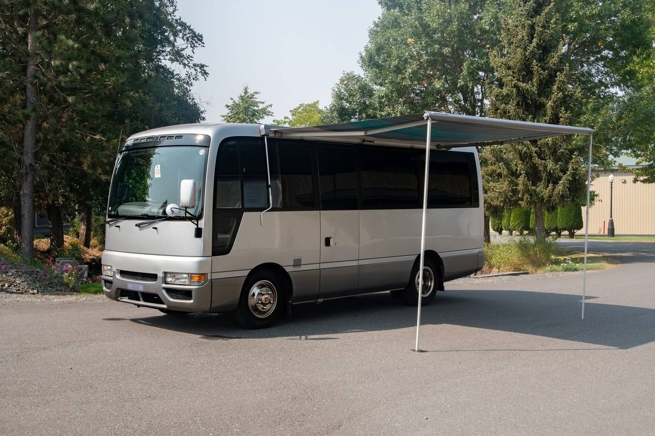 2000 Nissan Civilian Touring 9-Pass Camper  4.2L Diesel, Dually, Auto