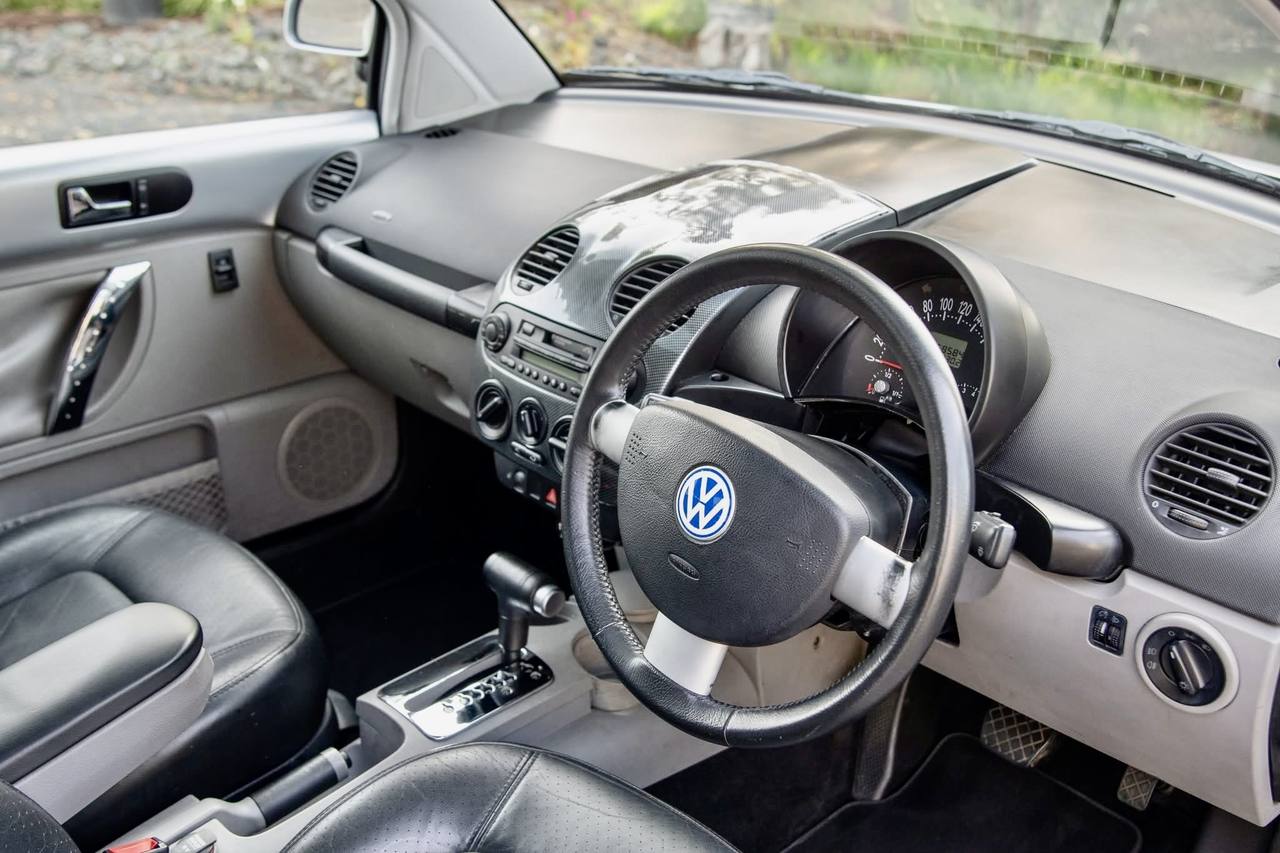 2000 Volkswagon New Beetle FWD, PW, PL, PS, AC, Automatic