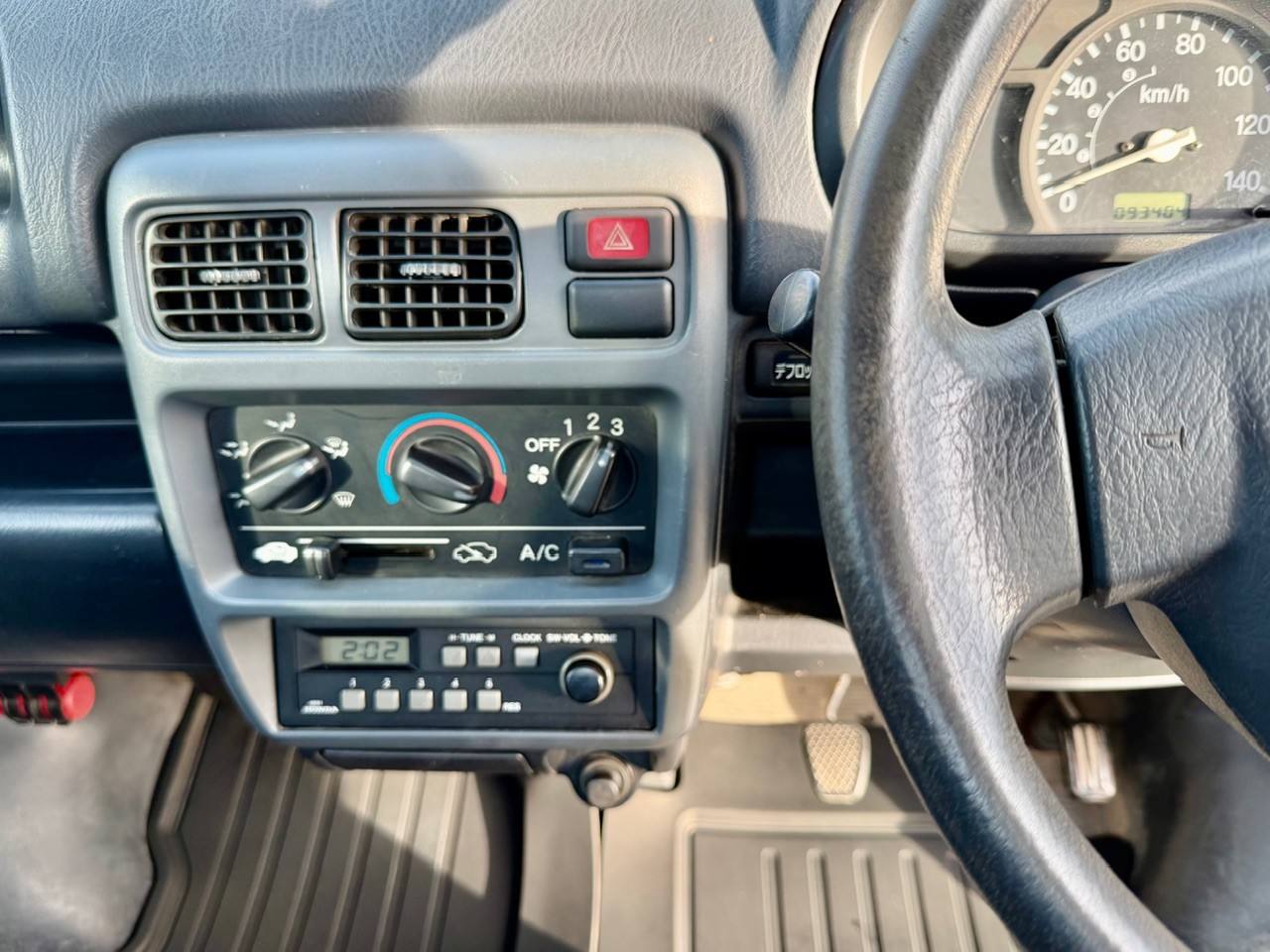 2000 Honda Acty Attack EFI 4WD, AC, PS, 5MT, Airbag, Diff Lock