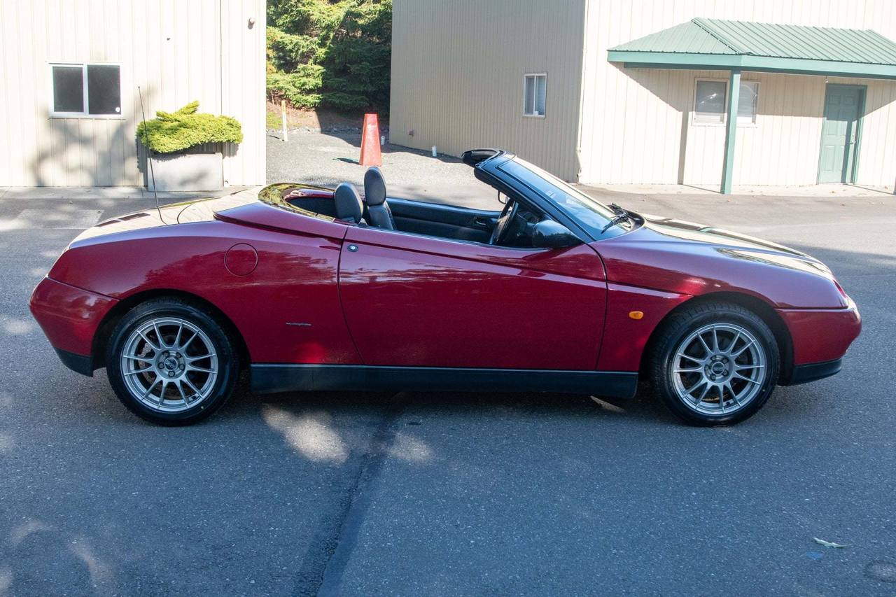 1996 Alfa Romeo Spider Twin Spark FWD, PS, PW, PL, AC, 5MT, Convertible