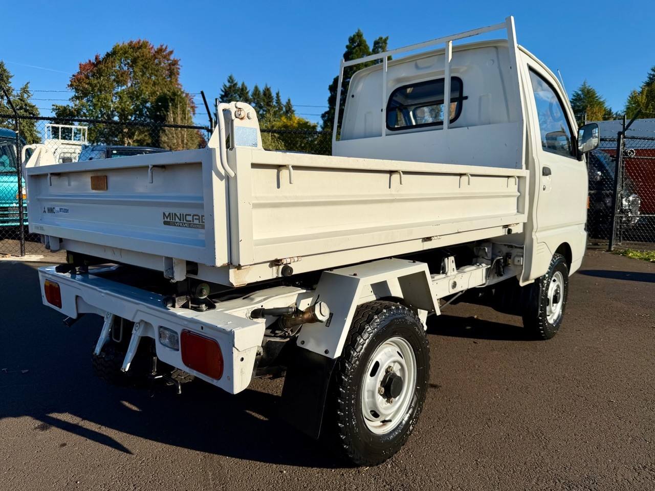1991 Mitsubishi Minicab PTO HD Dump 4WD, 2Hi-4Hi-4Lo, 4MT, Like New