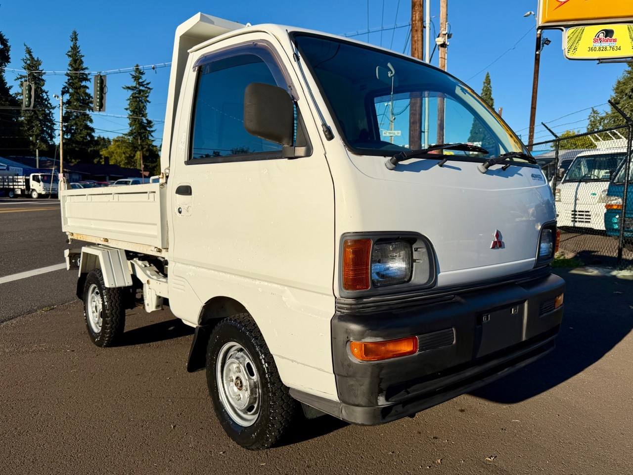 1996 Mitsubishi Minicab HD Dump 4WD, 2Hi-4Hi-4Lo, 5MT