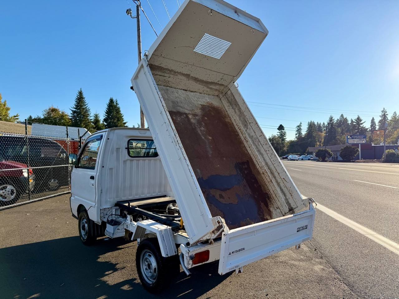 1996 Mitsubishi Minicab HD Dump 4WD, 2Hi-4Hi-4Lo, 5MT
