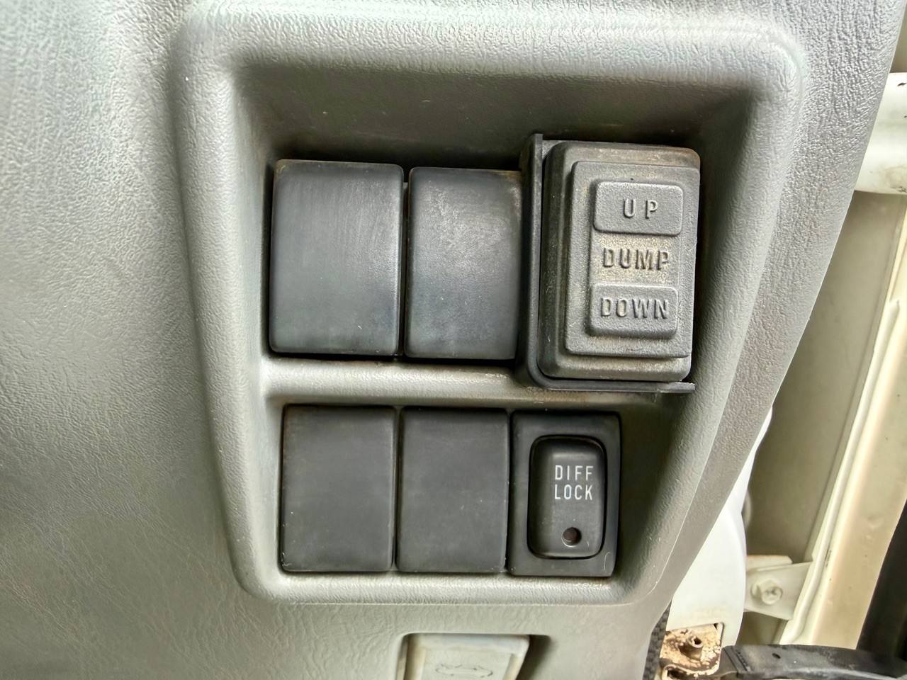 1999 Suzuki Carry SD Dump EFI 4WD, 2Hi-4Hi-4Lo, AC, 5MT, Difflock