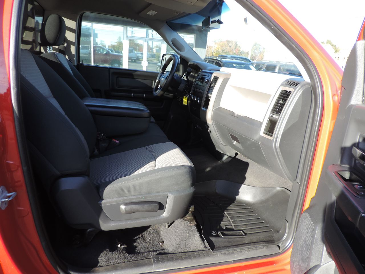 2012 RAM 3500 Reg. Cab ST Flatbed DRW 4WD