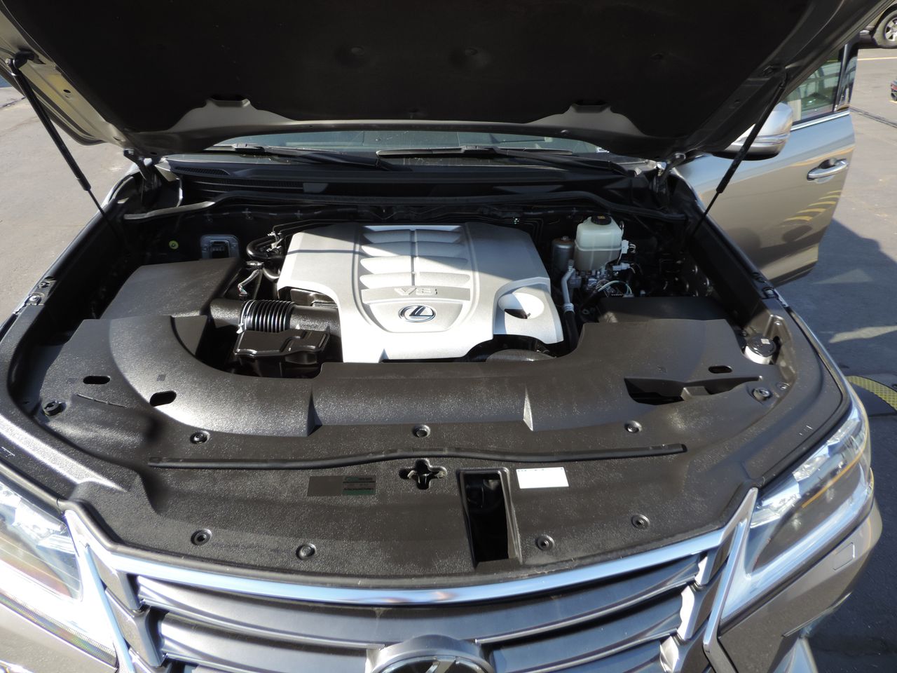 2018 Lexus LX 570 Three-Row