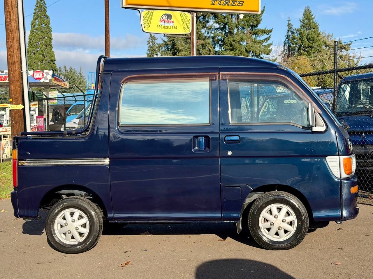1998 Daihatsu Hi-Jet Deck Van Twincam 12V, 4WD, 2Hi-4Hi, AC, 5MT