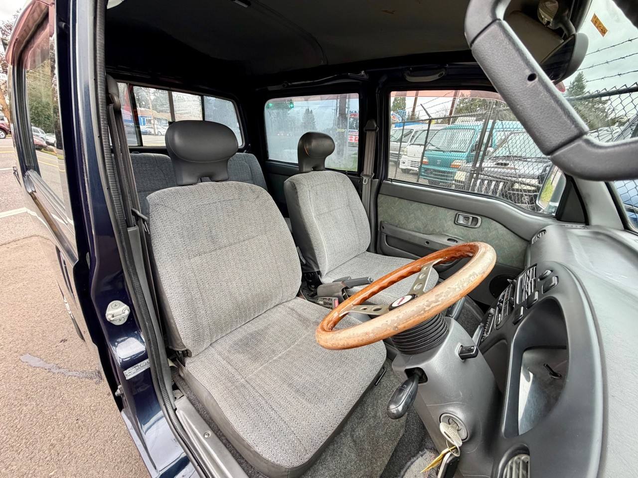 1998 Daihatsu Hi-Jet Deck Van Twincam 12V, 4WD, 2Hi-4Hi, AC, 5MT