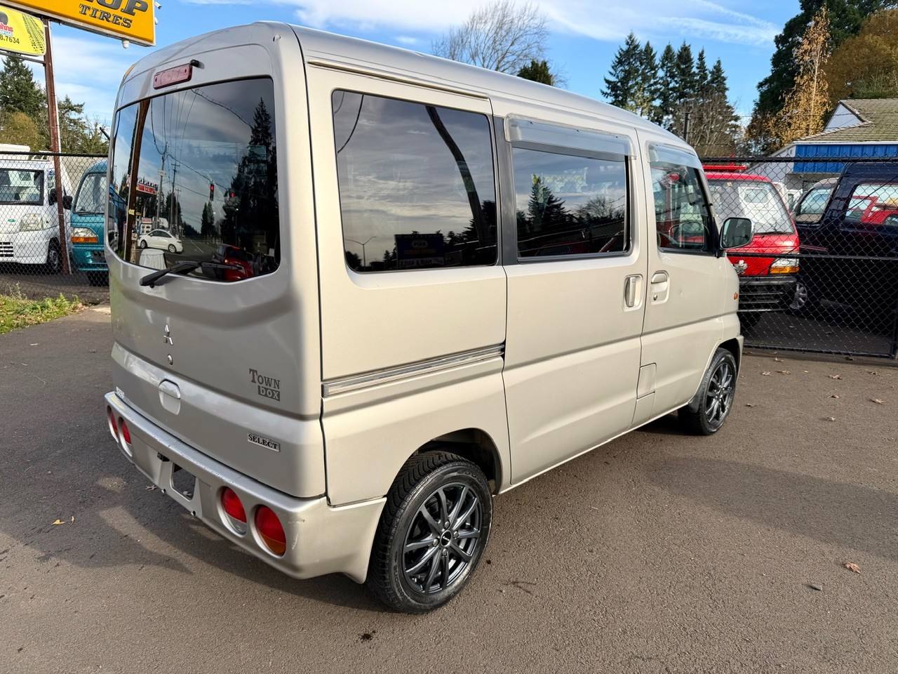 2000 Mitsubishi Townbox EFI 4WD, PS, AC,PW, PL, Airbags, Auto