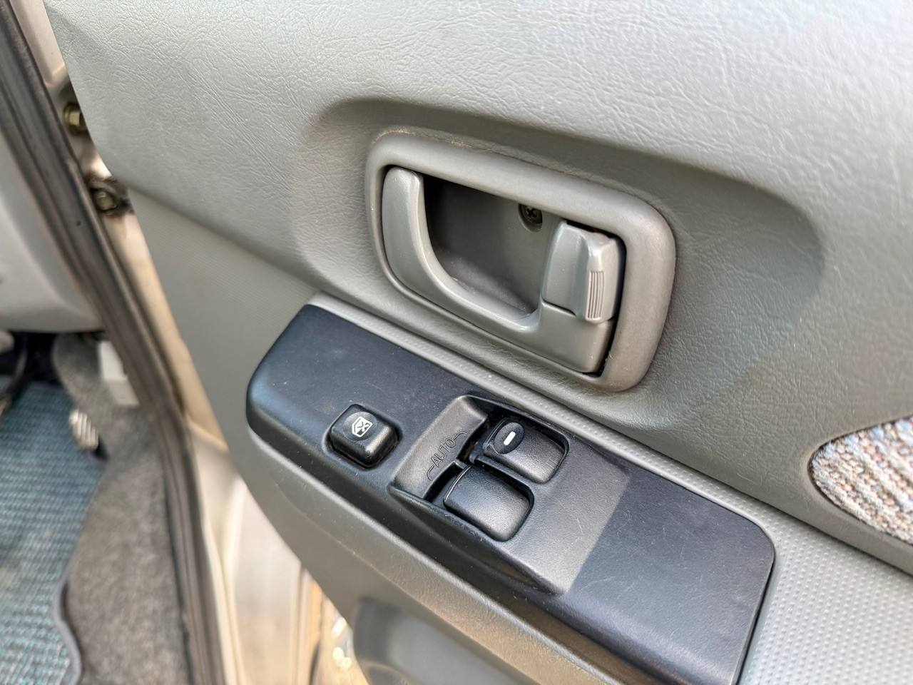 2000 Mitsubishi Townbox EFI 4WD, PS, AC,PW, PL, Airbags, Auto