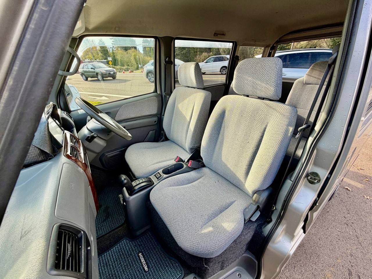 2000 Mitsubishi Townbox EFI 4WD, PS, AC,PW, PL, Airbags, Auto
