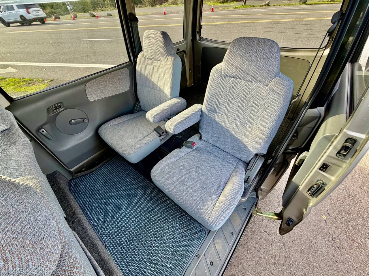 2000 Mitsubishi Townbox EFI 4WD, PS, AC,PW, PL, Airbags, Auto