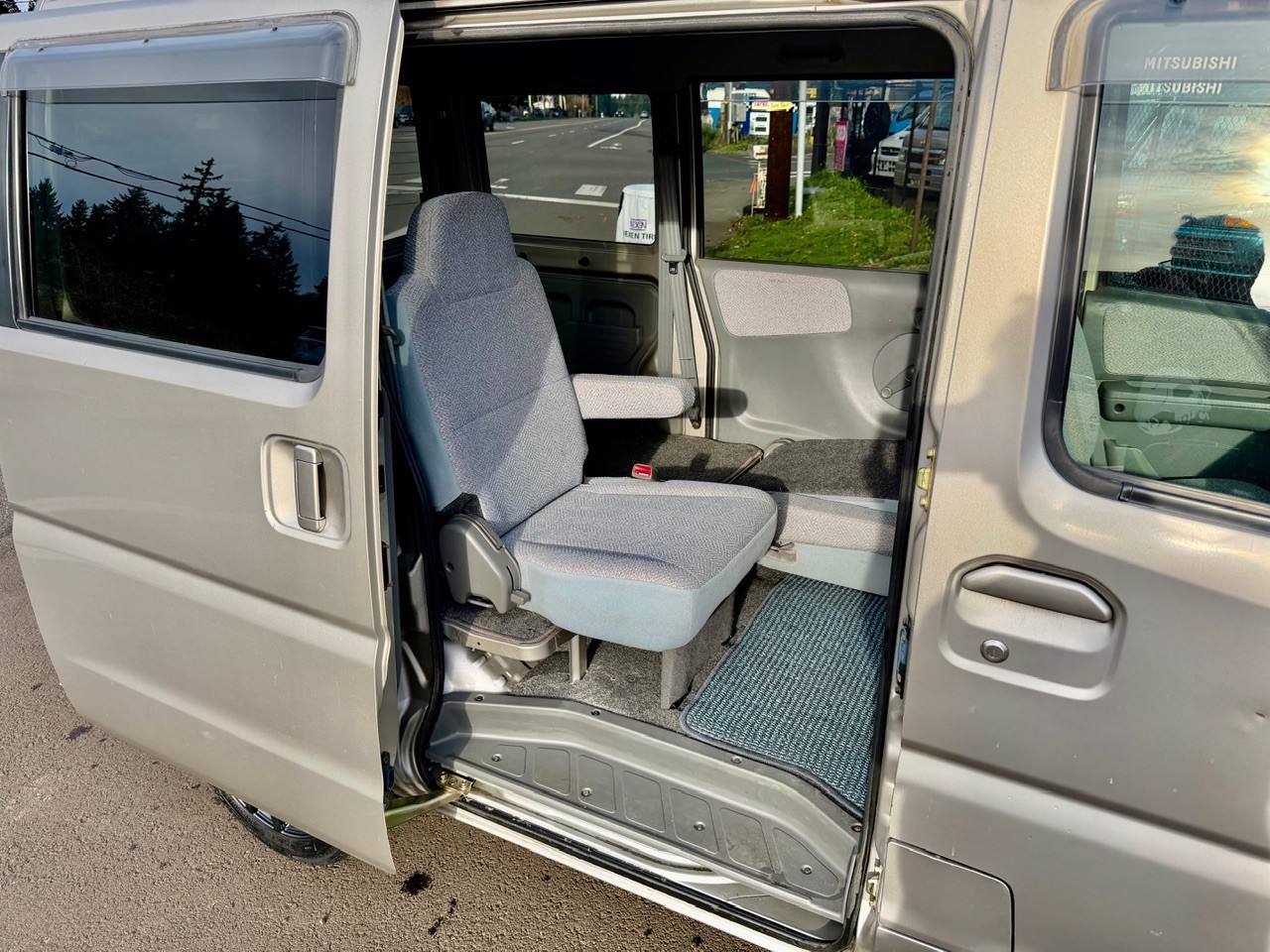 2000 Mitsubishi Townbox EFI 4WD, PS, AC,PW, PL, Airbags, Auto