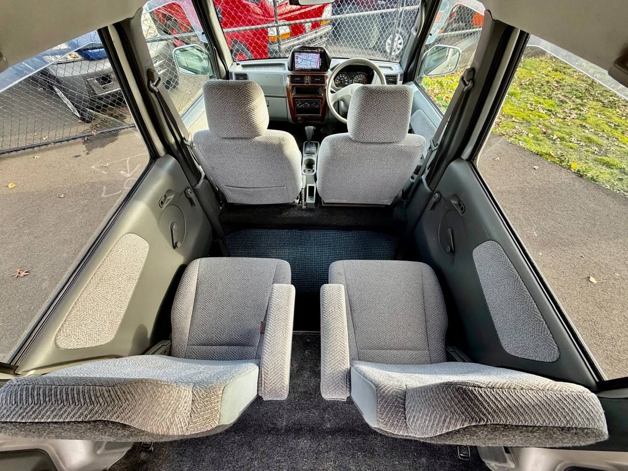2000 Mitsubishi Townbox EFI 4WD, PS, AC,PW, PL, Airbags, Auto