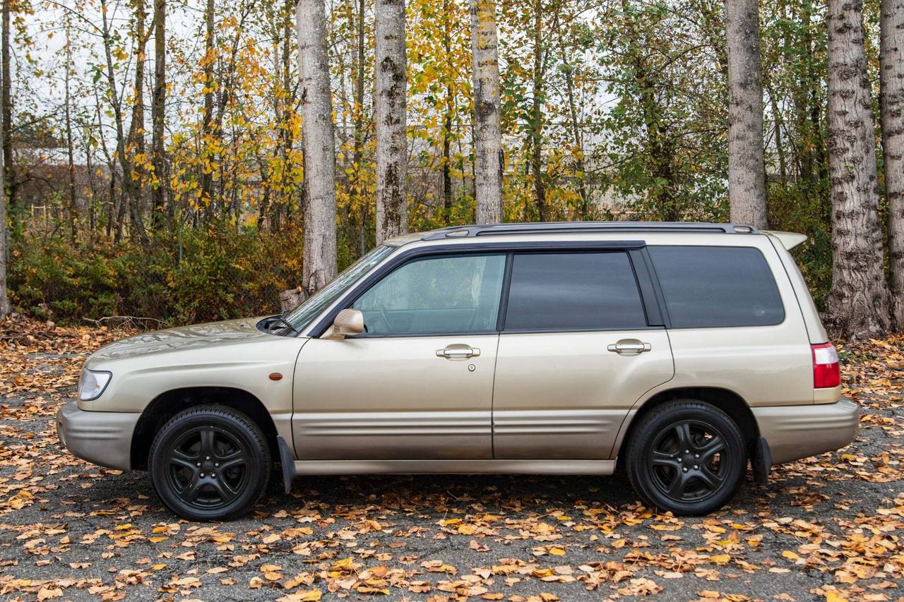 2000 Subaru Forester  4WD, PW,PL,AC, Automatic, Like New!