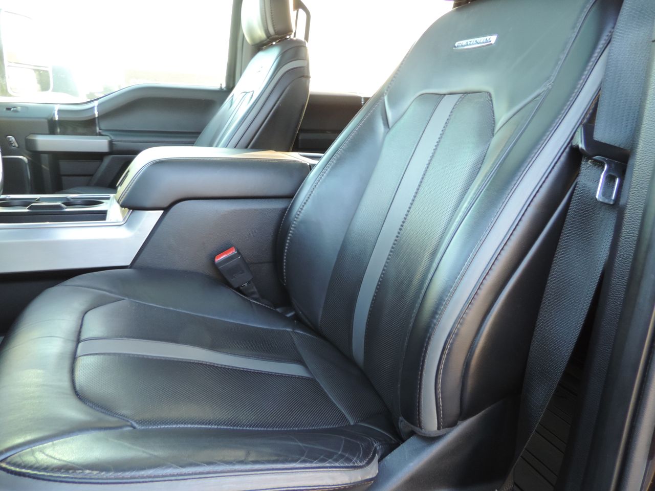 2019 Ford F-250 SD Crew Cab Platinum FX4 4WD
