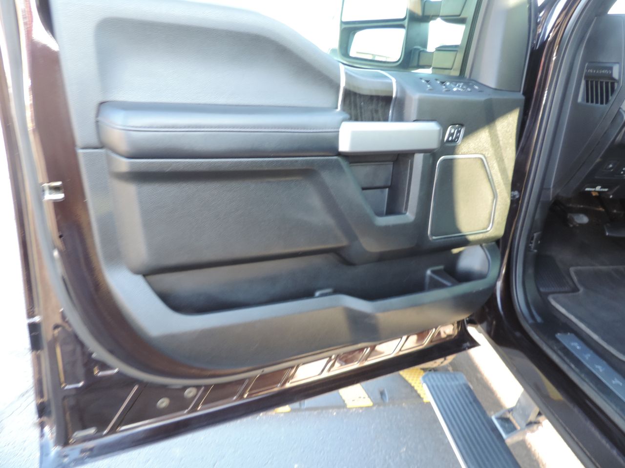 2019 Ford F-250 SD Crew Cab Platinum FX4 4WD